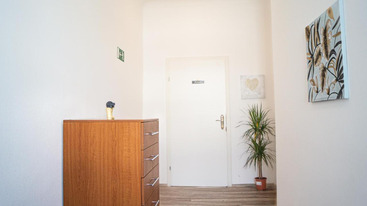Spacious Shared Apartment Schoenbrunn Vienna Exterior photo